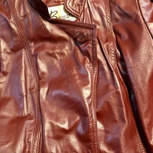 Berman’s leather fitted jacket. Removable belt.
